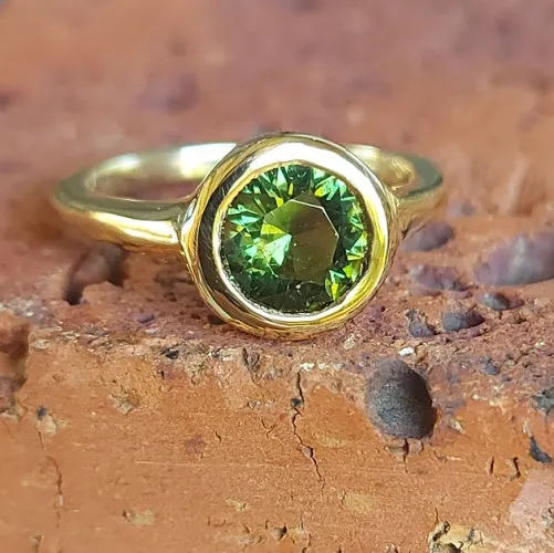 1.5ct Green Australian sapphire 9ct Yellow Gold Ring
