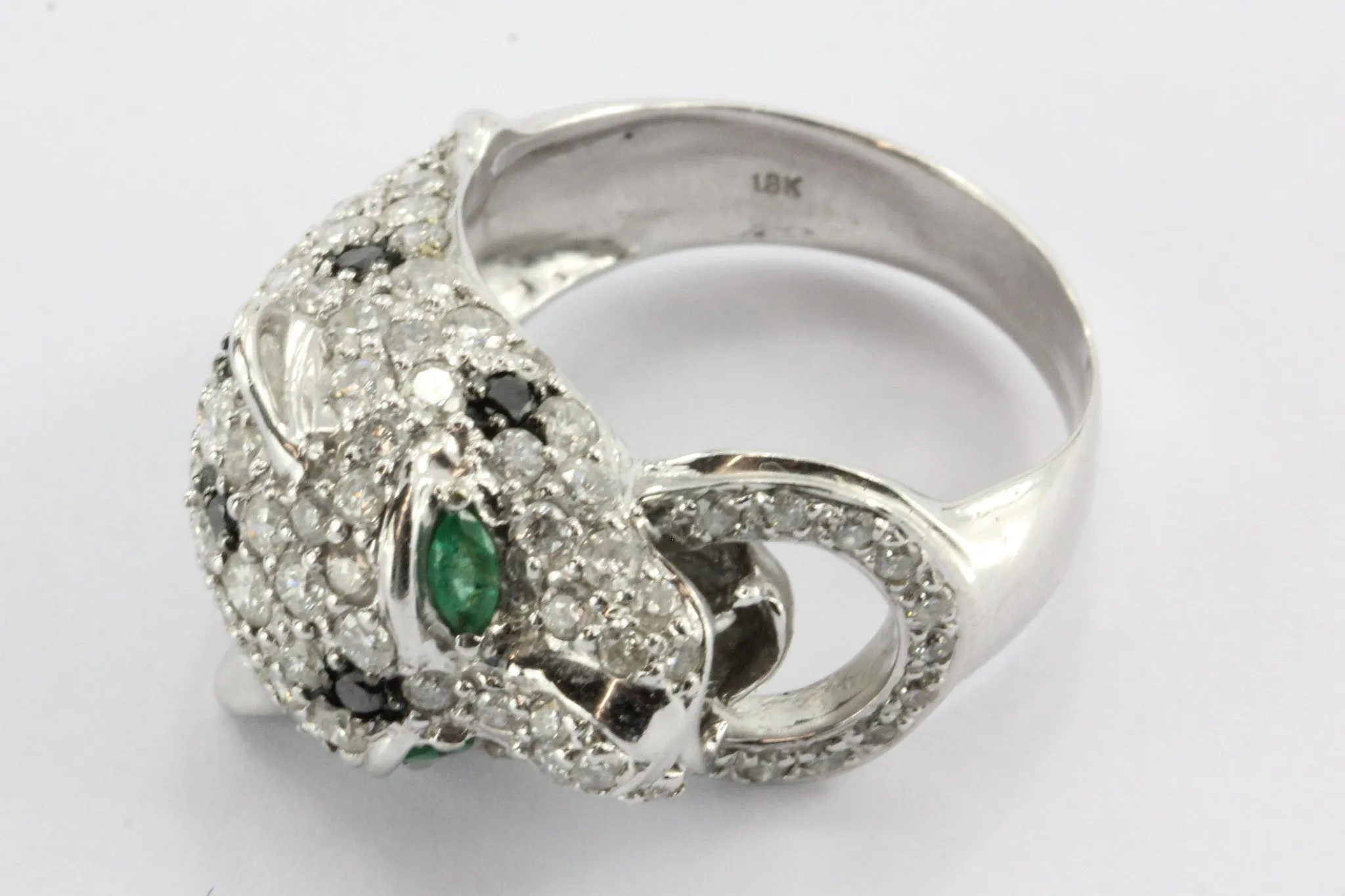 18K White Gold Diamond & Emerald Figural Leopard Jaguar Ring