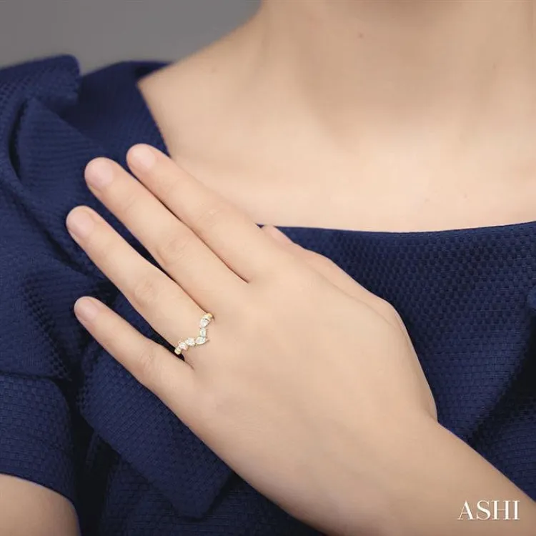 3/4 ctw Mixed Cut Diamond Chevron Fashion Band in 14K Yellow Gold