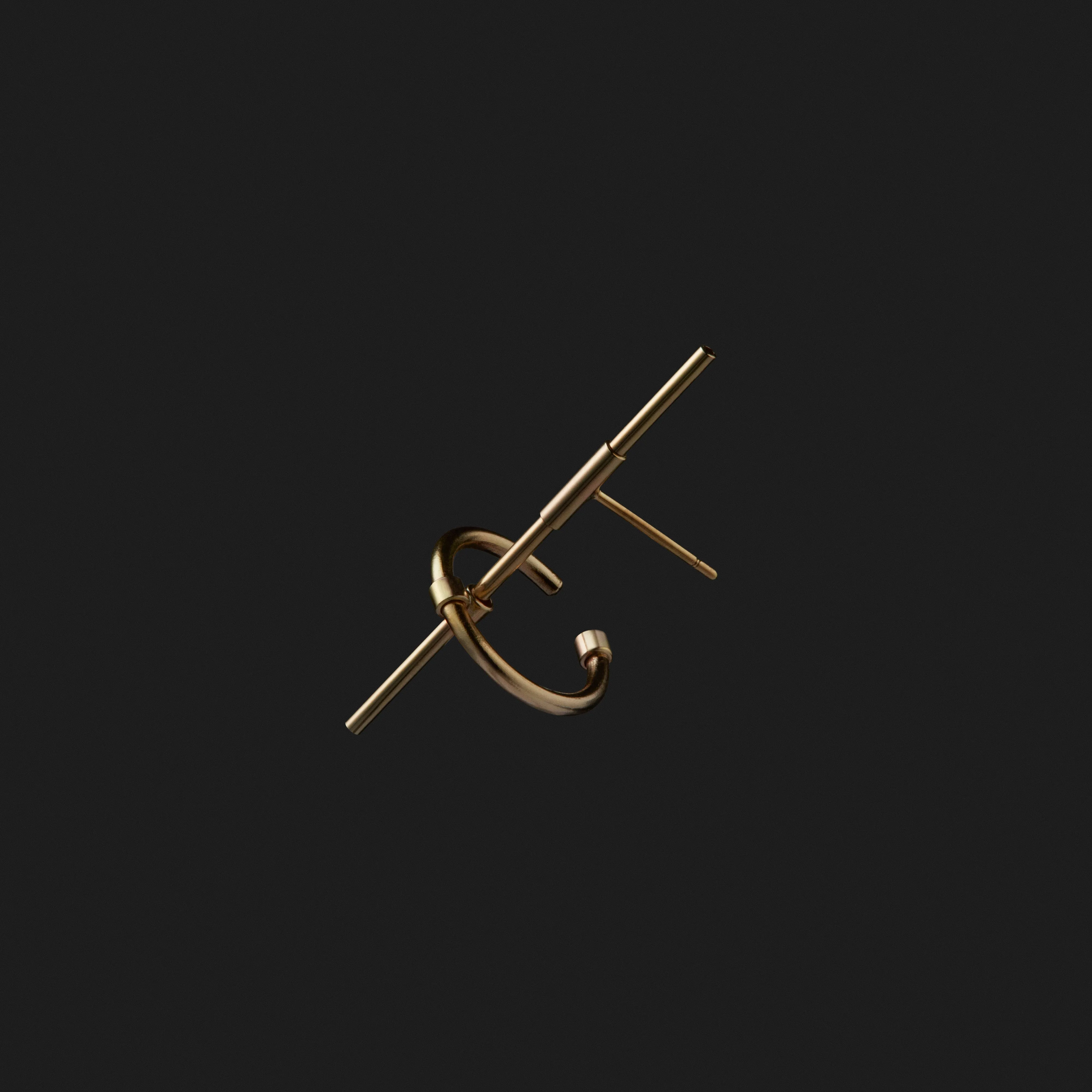 Ari earrings set in gold
