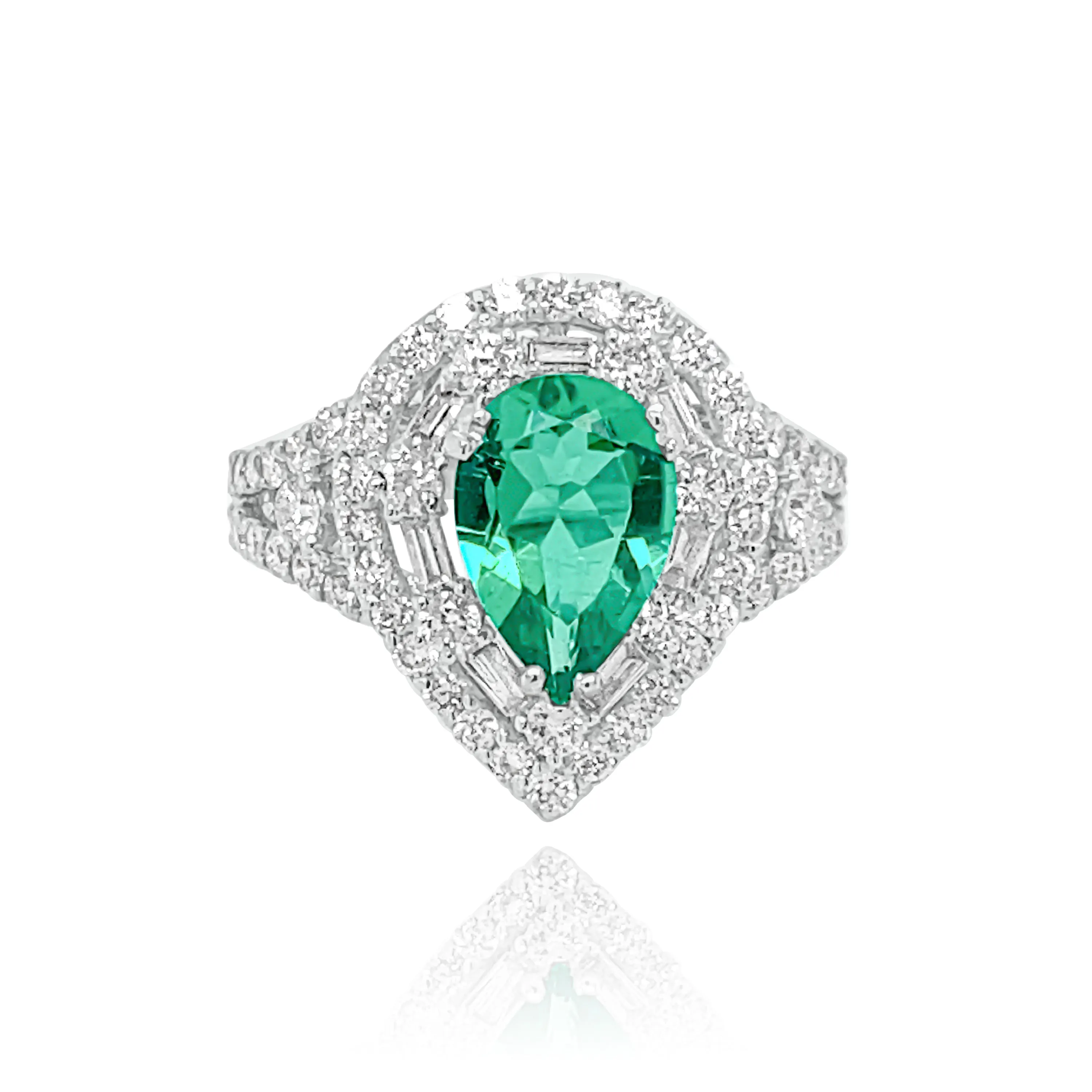 DIAMONDS & EMERALD "SINTHIA" RING.