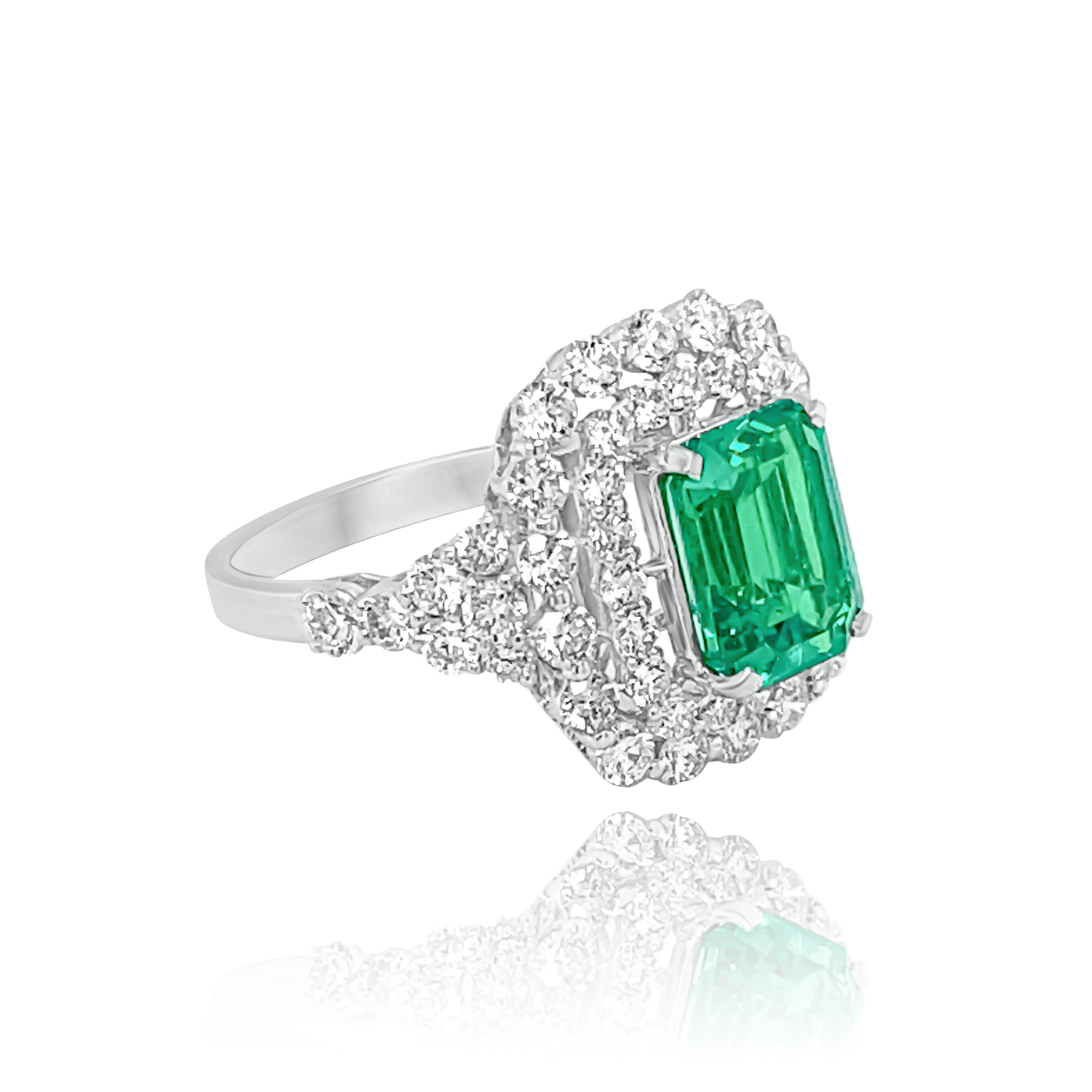 DIAMONDS & EMERALD "THEODORA" RING.