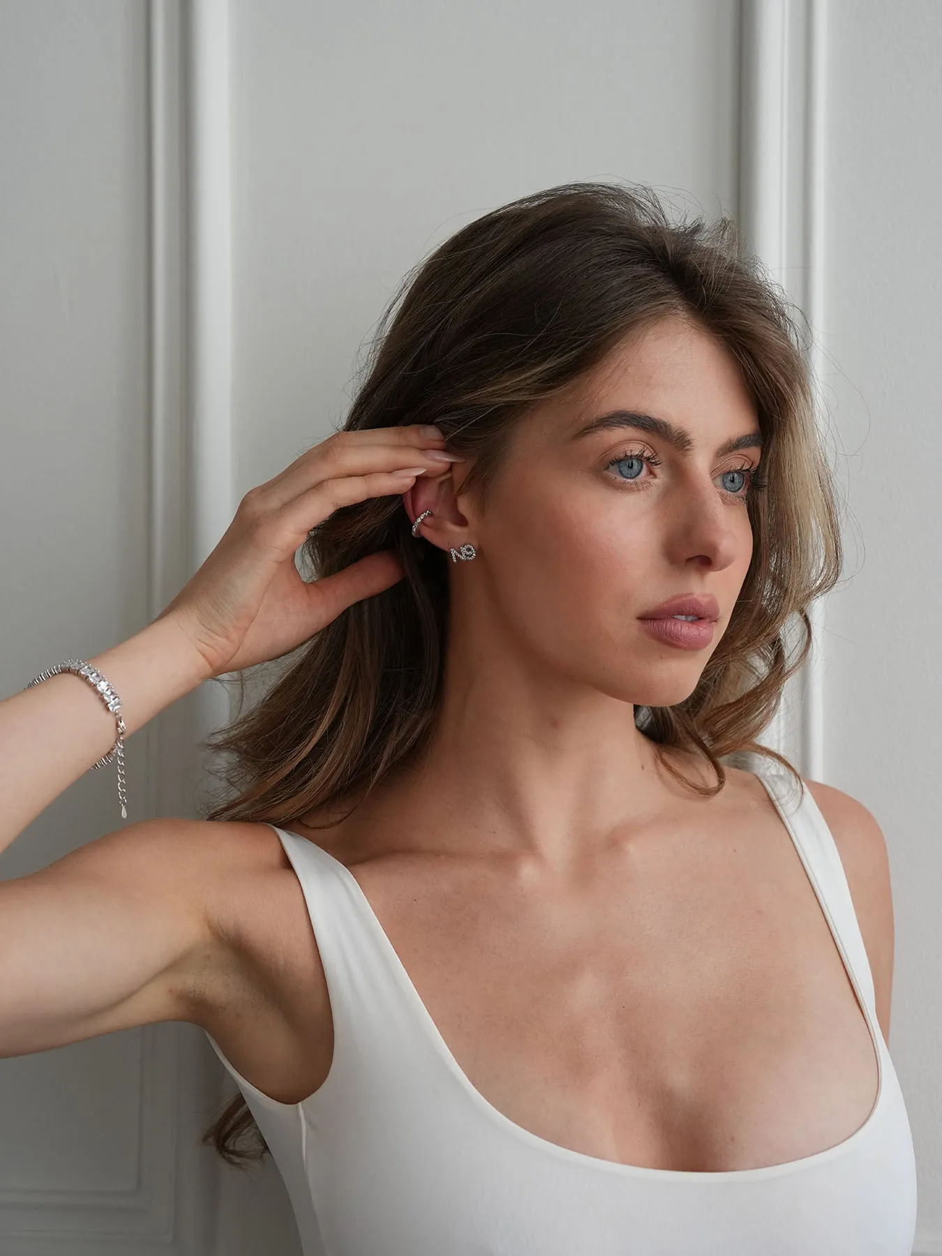 ICONIC - Ear Cuff • Color: White Gold