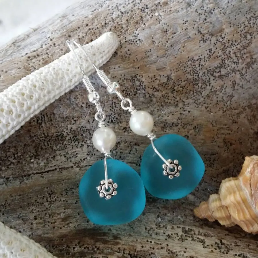 Made in Hawaii, Sky blue sea glass earrings,fresh water  pearl,    gift box.Sea glass  jewelry
