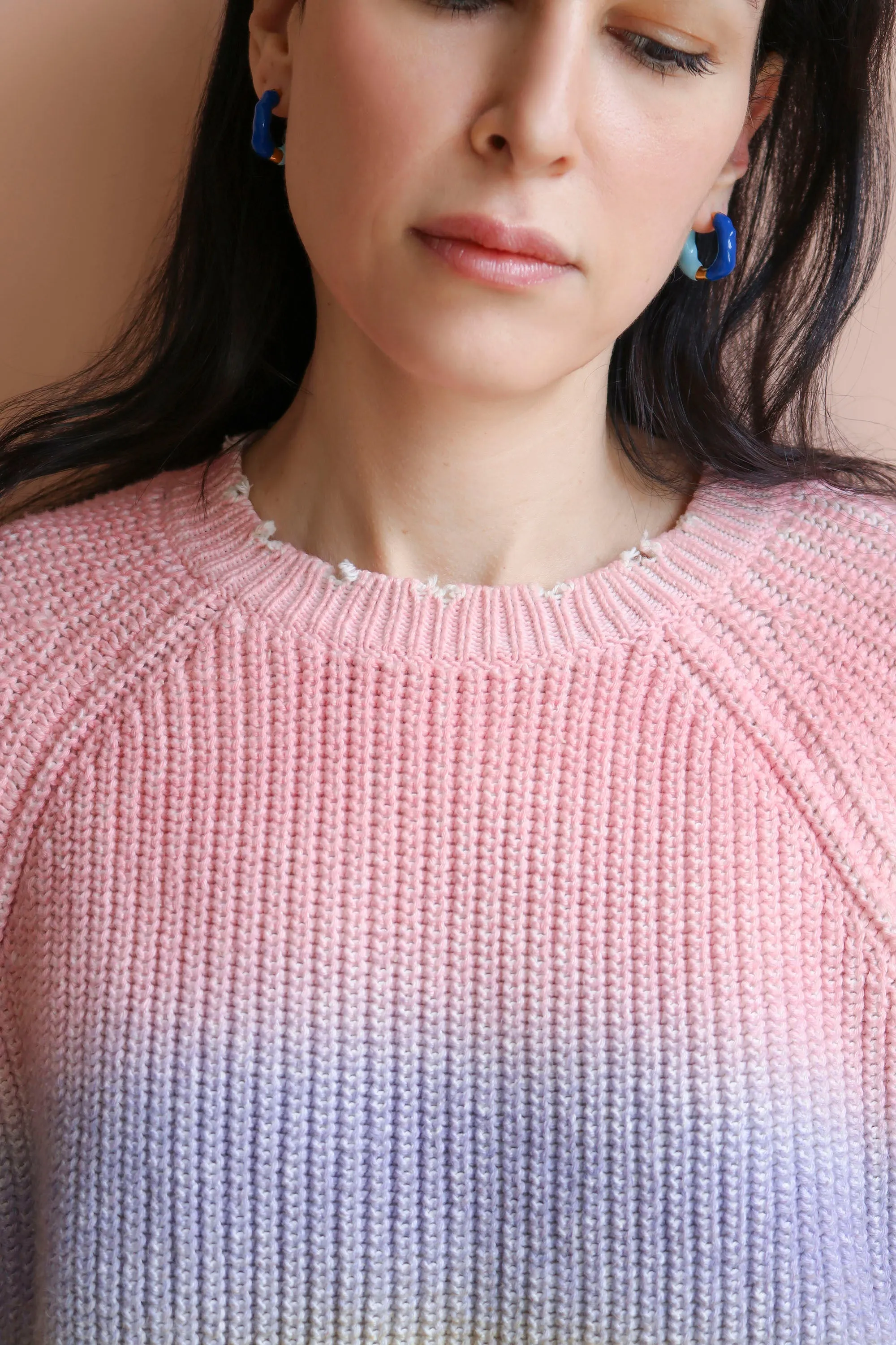 MEDUIM WAVE HOOP EARRINGS WITH ENAMEL