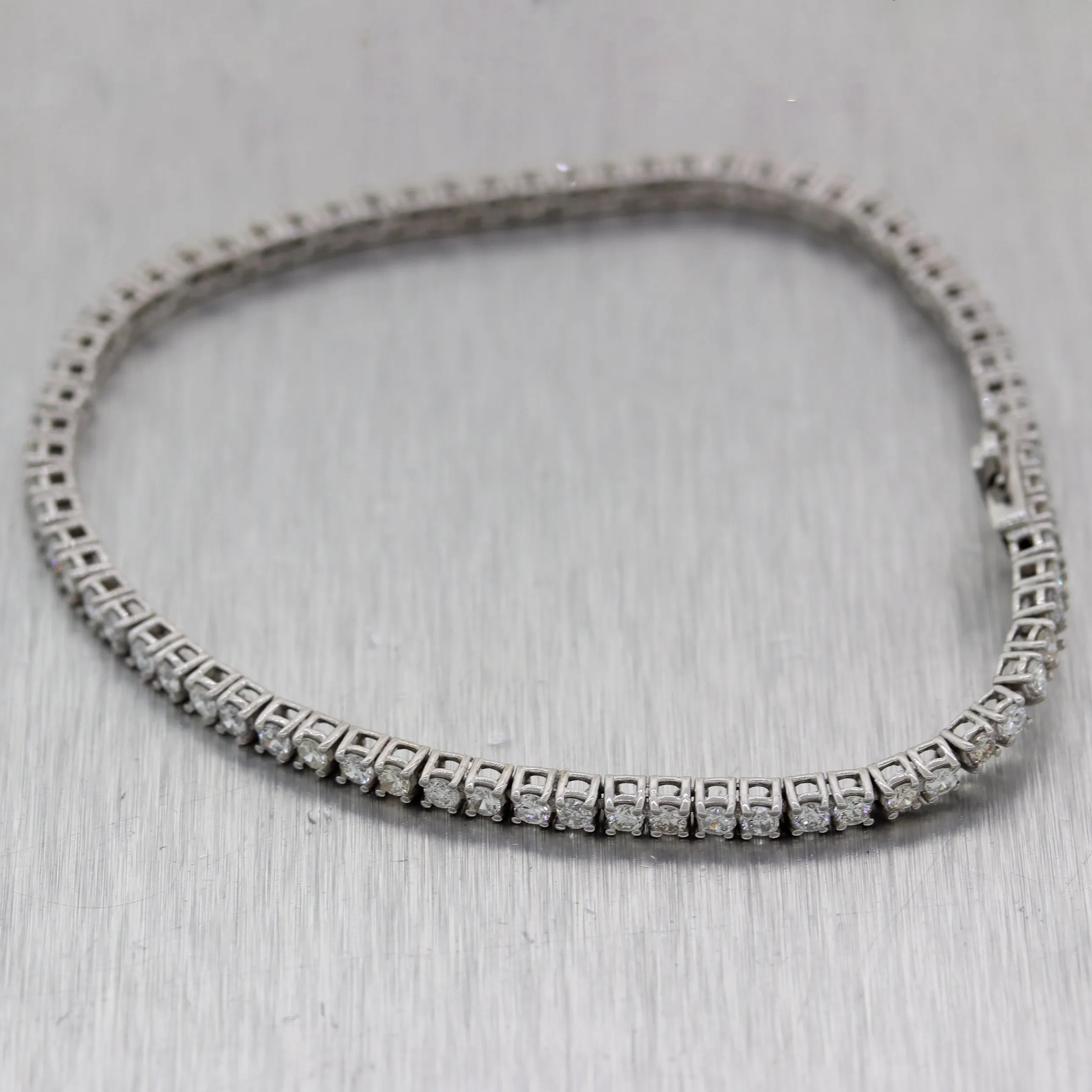 Modern 14k White Gold 2.55ctw Diamond Tennis Bracelet