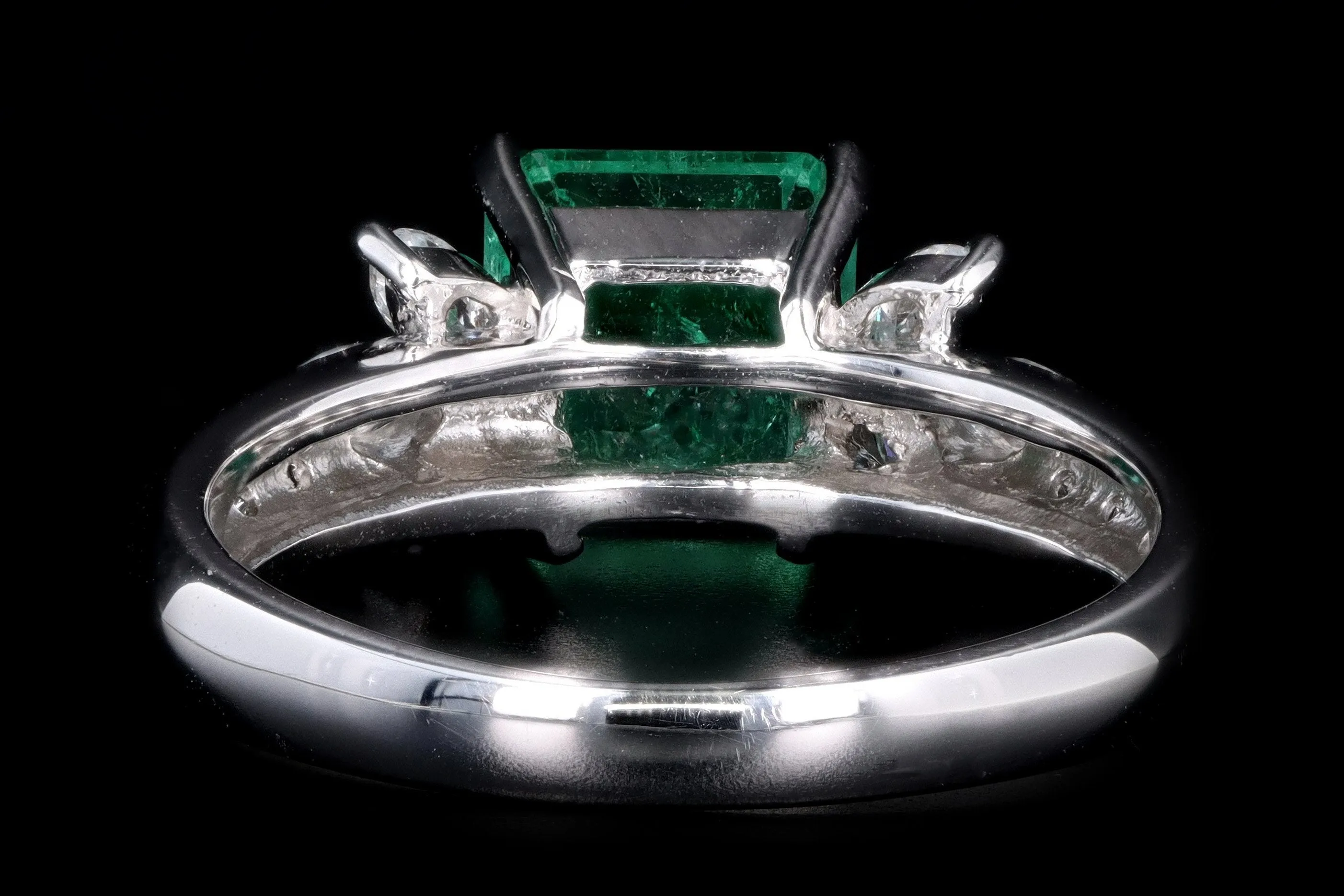Modern Platinum 1.71 Carat Natural Emerald & Diamond Ring