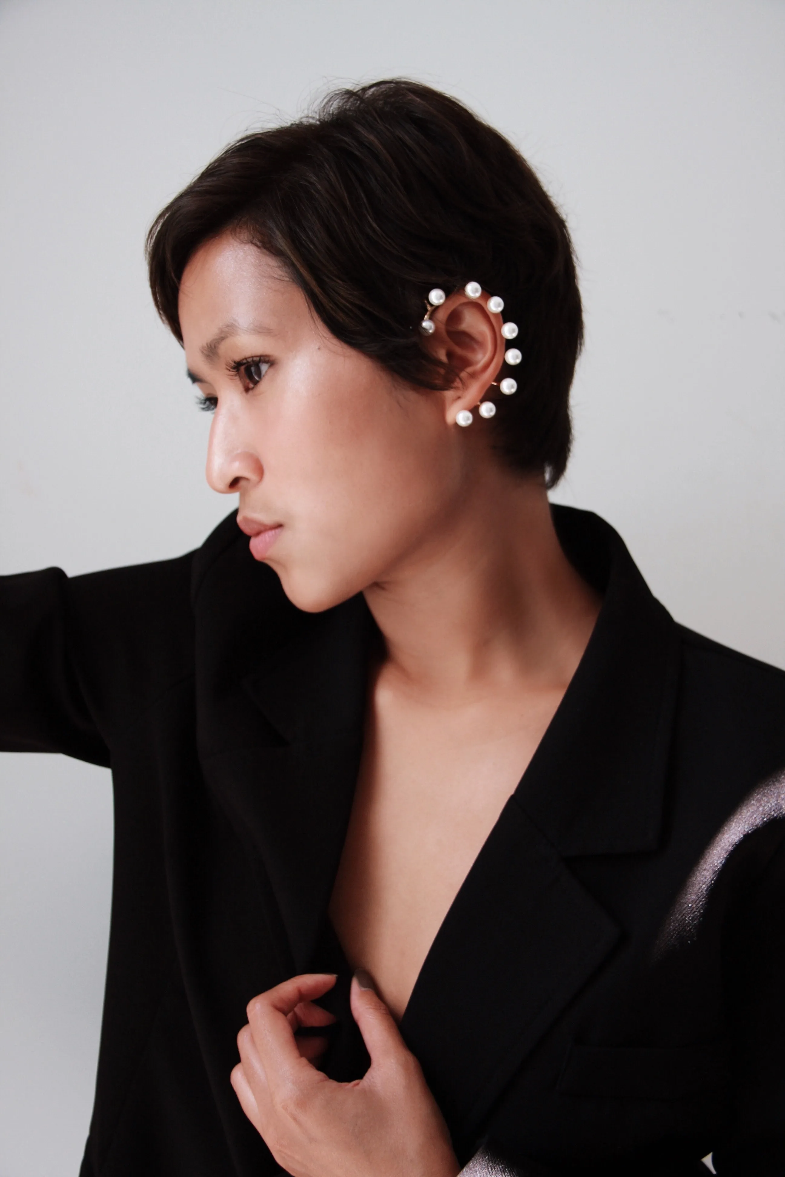 PEARL CLAW CUFF EARRINGS