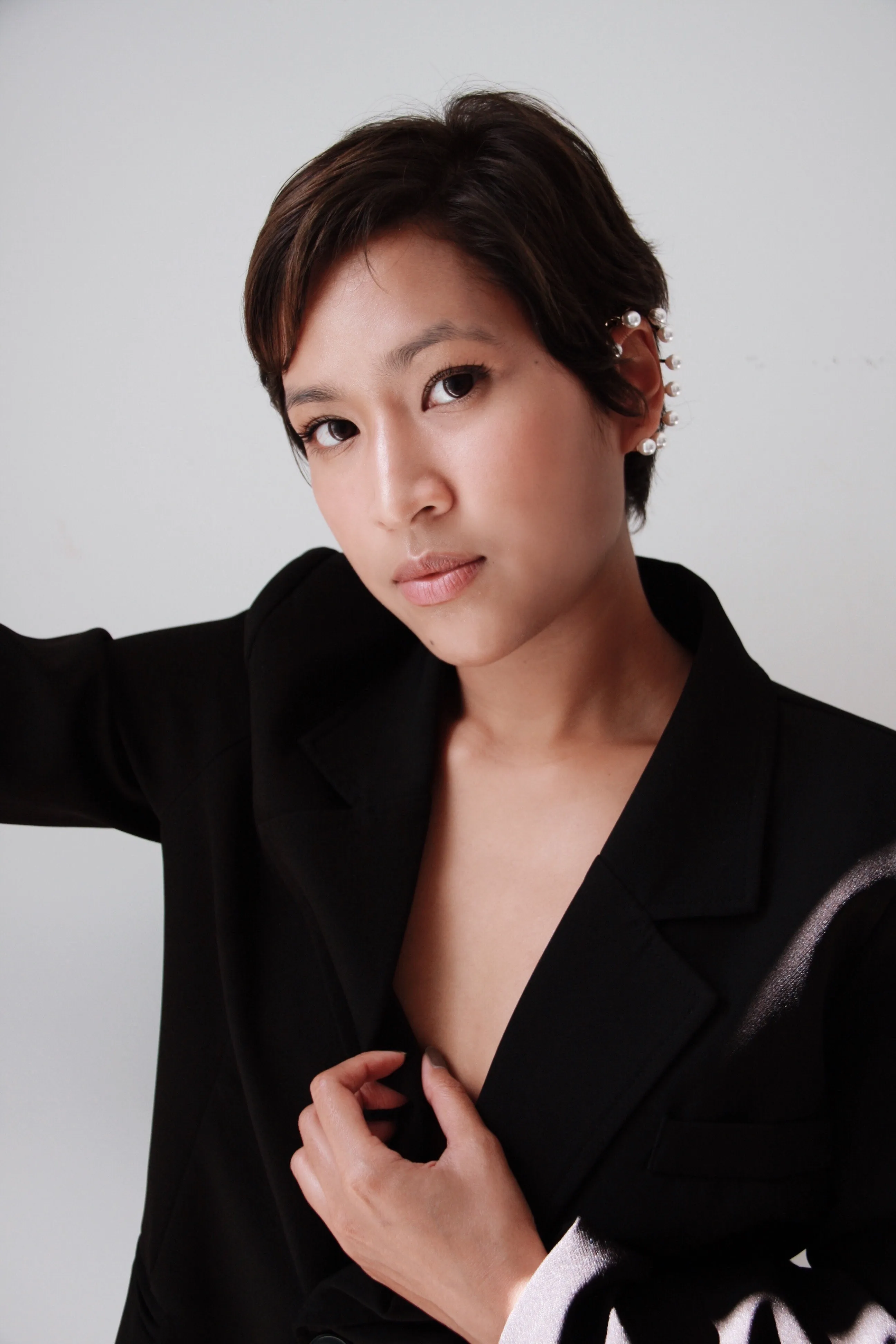 PEARL CLAW CUFF EARRINGS