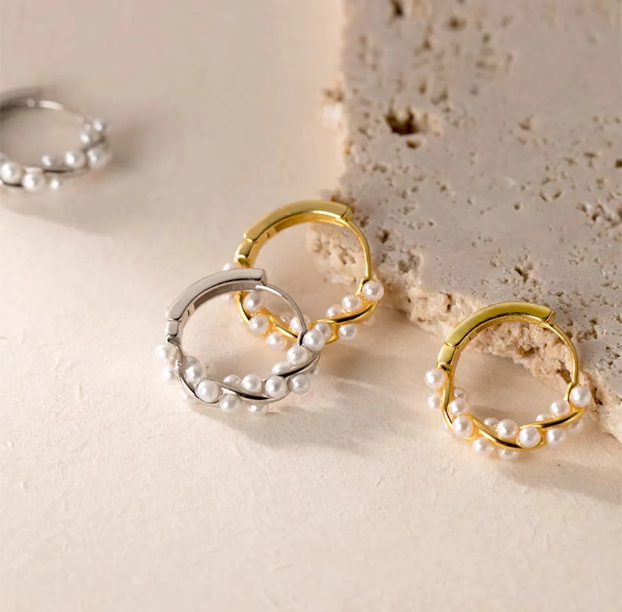 Pearl Wreath Huggies Earrings-SH078