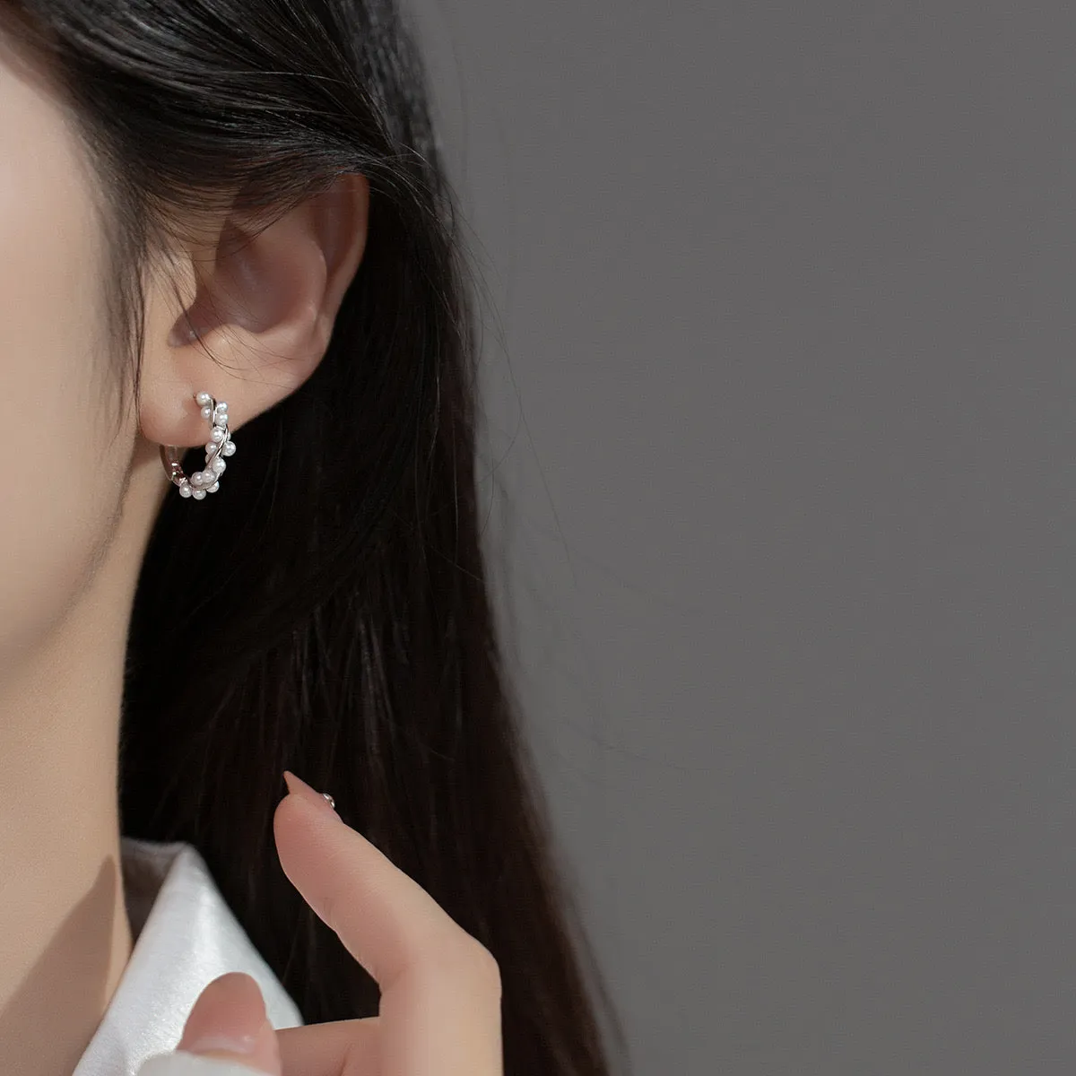 Pearl Wreath Huggies Earrings-SH078