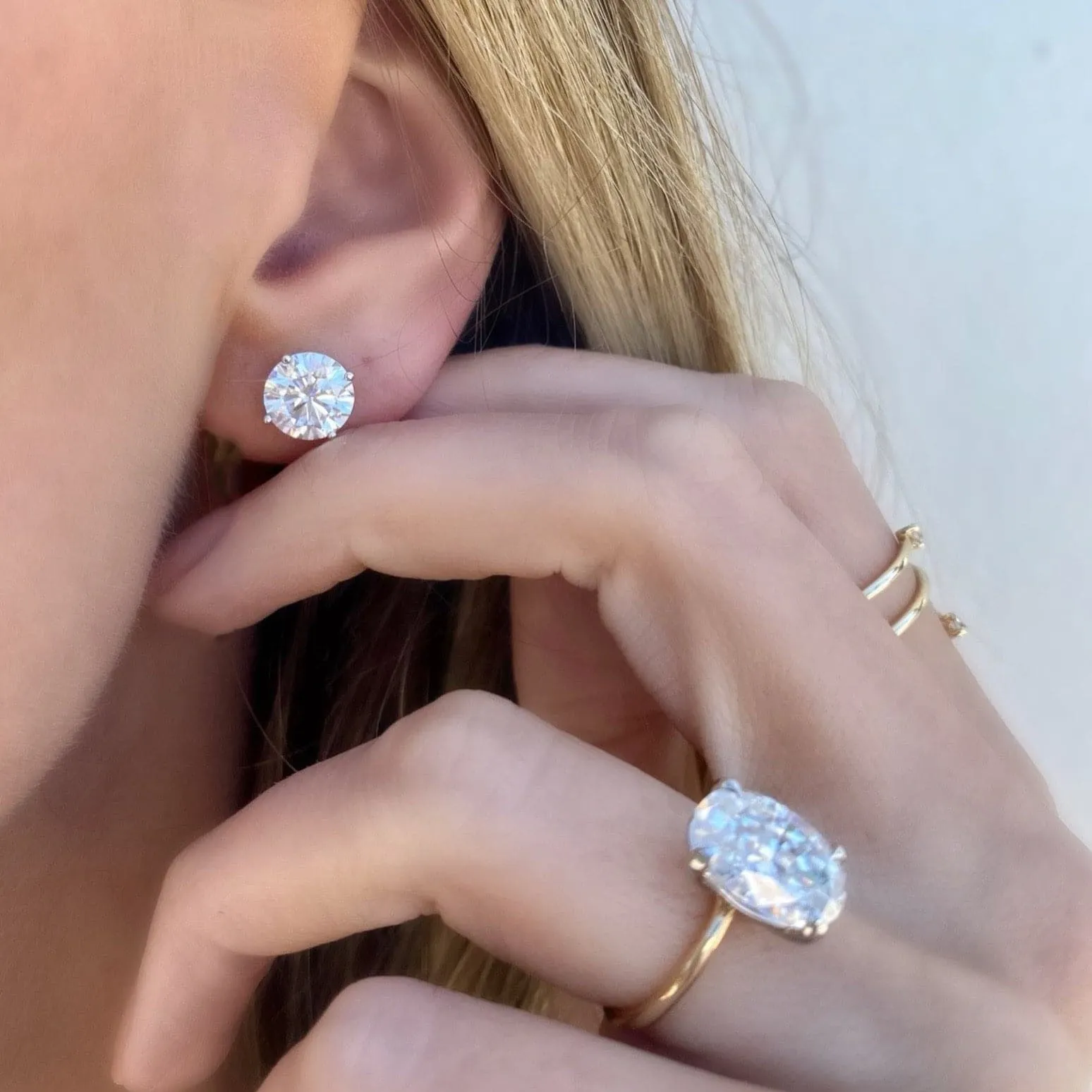 Sara Basket Studs