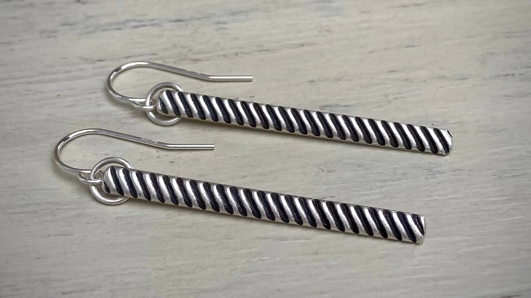 Sideline Bar Earrings