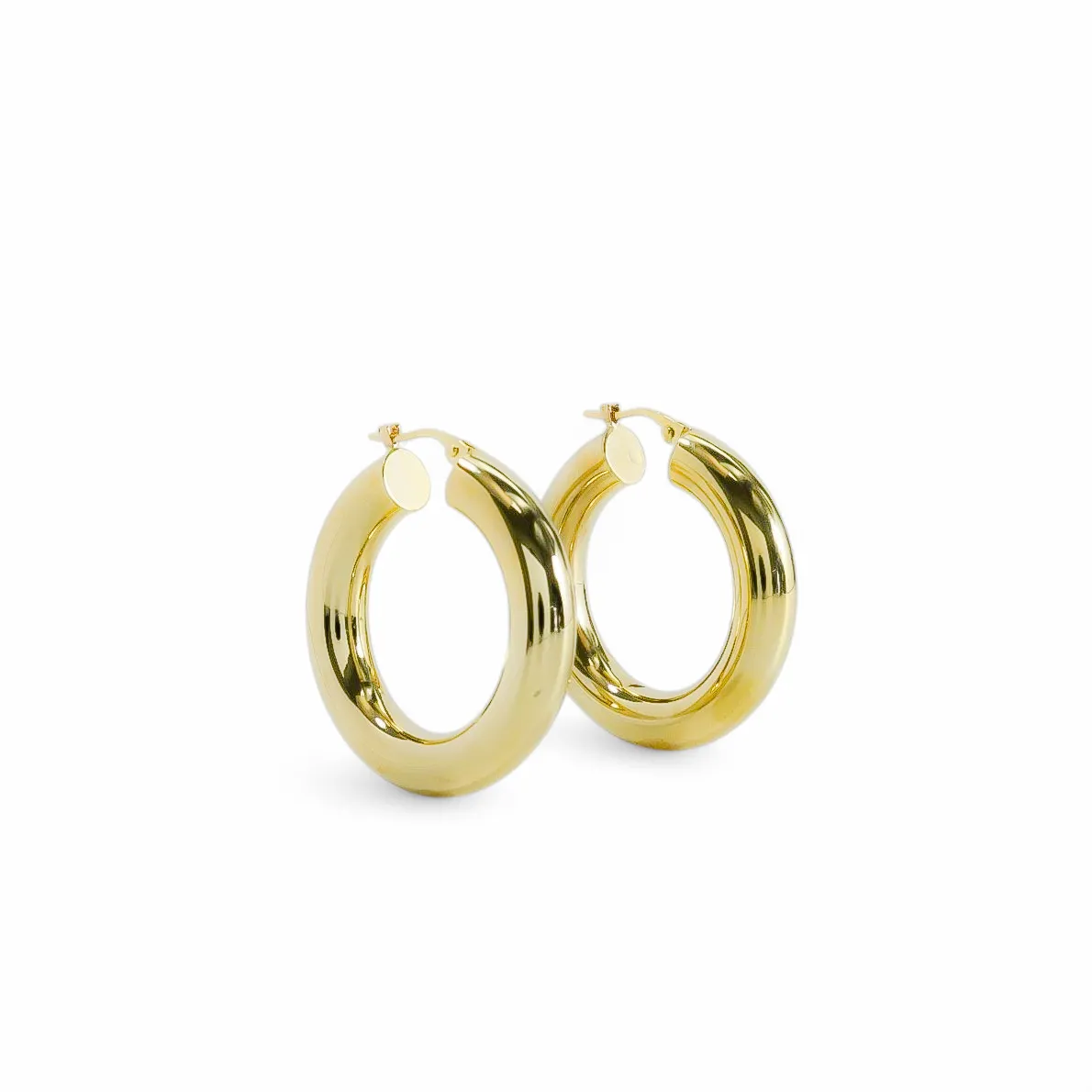 YELLOW GOLD TUBE HOOP EARRINGS.