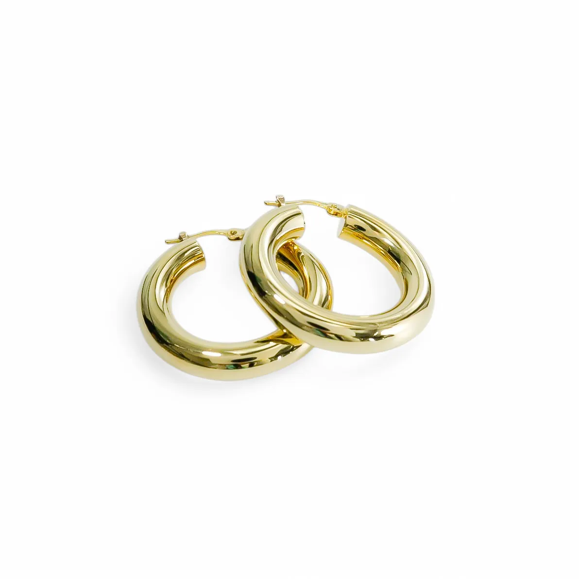 YELLOW GOLD TUBE HOOP EARRINGS.